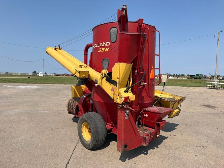 new-holland-358-image-6