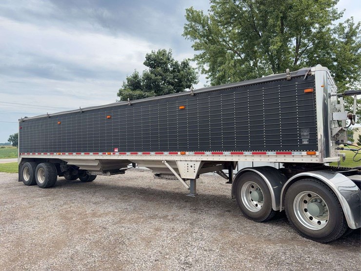 2013-wilson-40ft-pacesetter-image-1