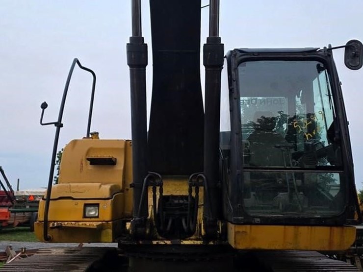 2011-deere-240d-lc-image-55