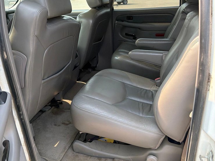 2005-gmc-yukon-denali-image-25