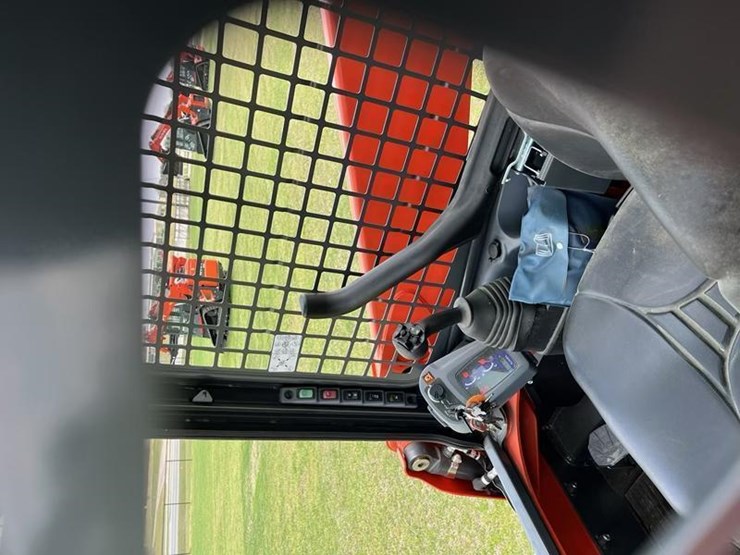 2024-kubota-ssv65-image-4