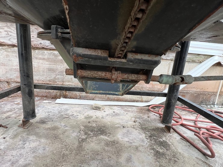 usc-800-seed-treater-with-guardrails-and-screen-image-48