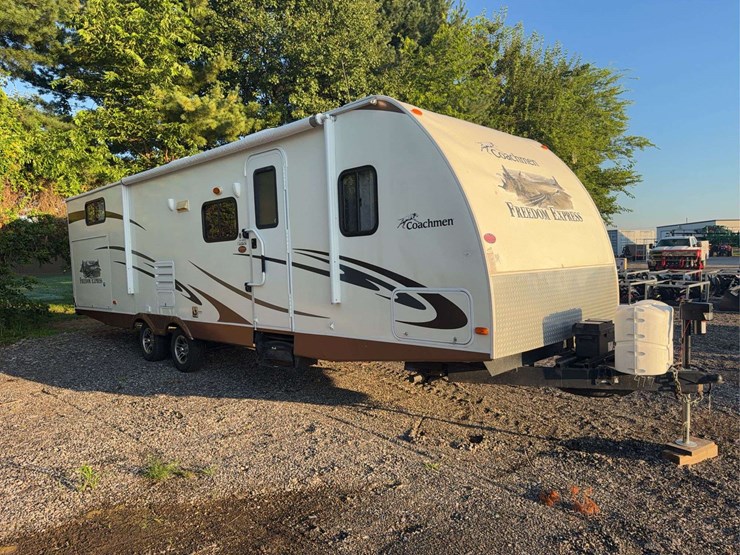 2011-coachmen-292bhds-camper-image-3