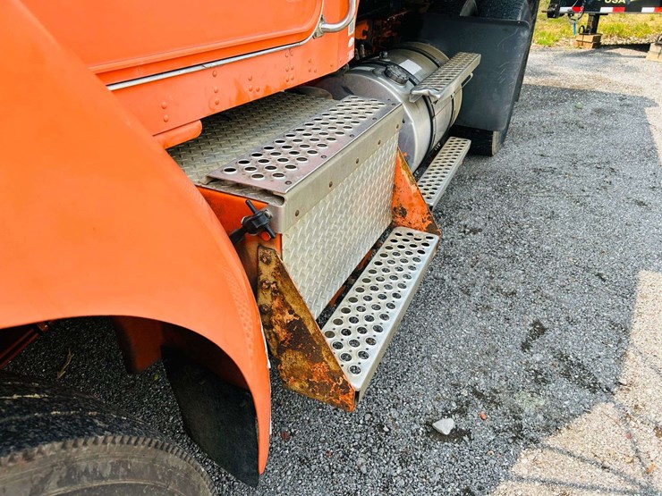 2005-kenworth-t300-image-10