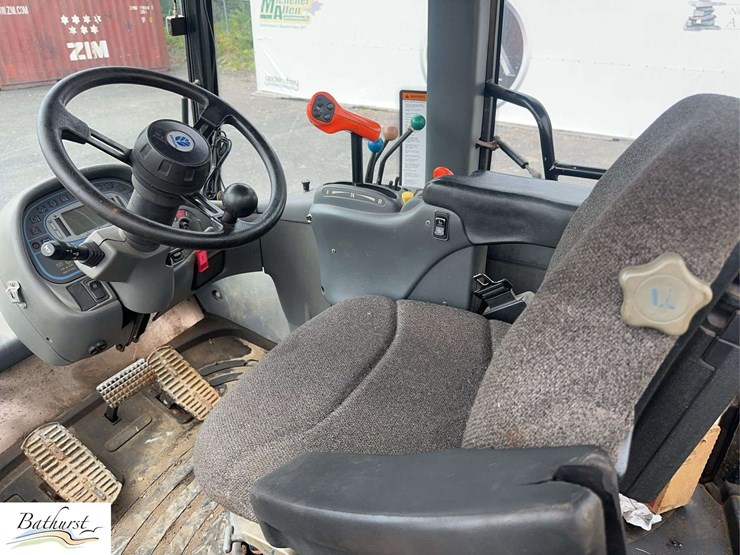 new-holland-tv140-image-25