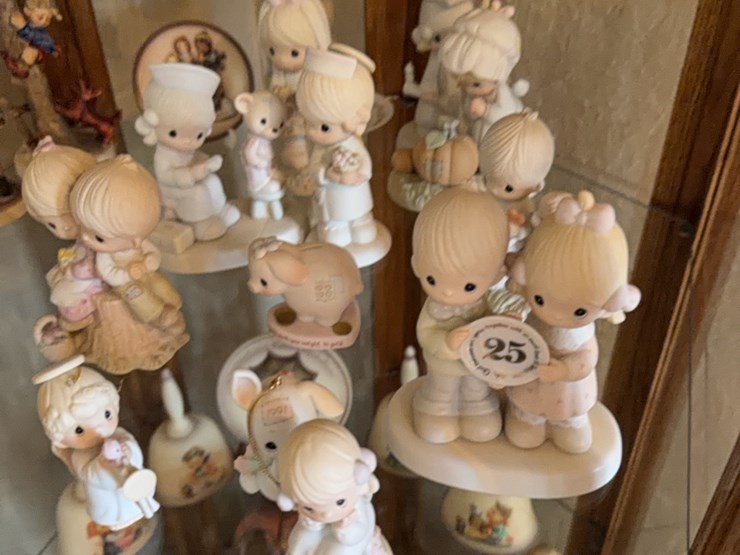 precious-moments-set,-also-more-goebel-pieces,-west-germany.-winning-bidder-takes-all-(19-total)-image-4