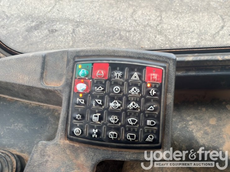 2014-deere-624k-image-39