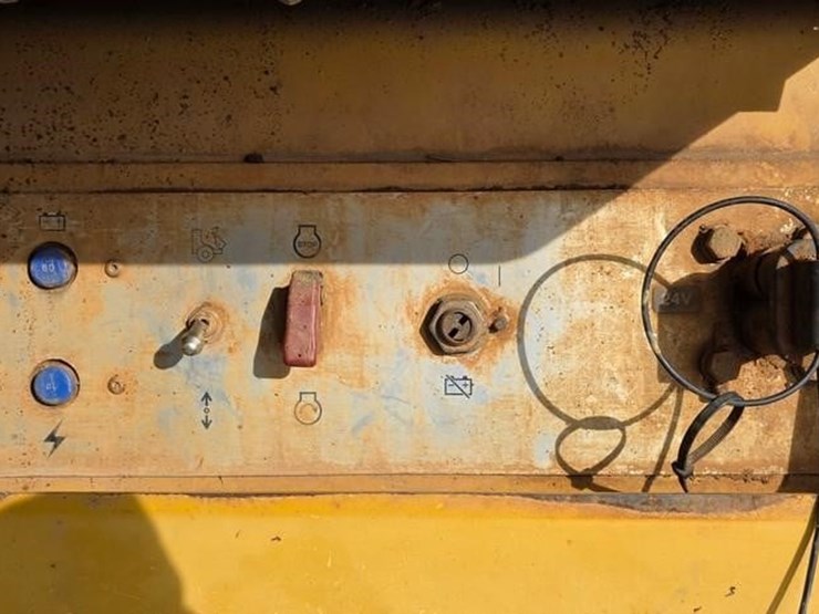2011-caterpillar-740-image-54
