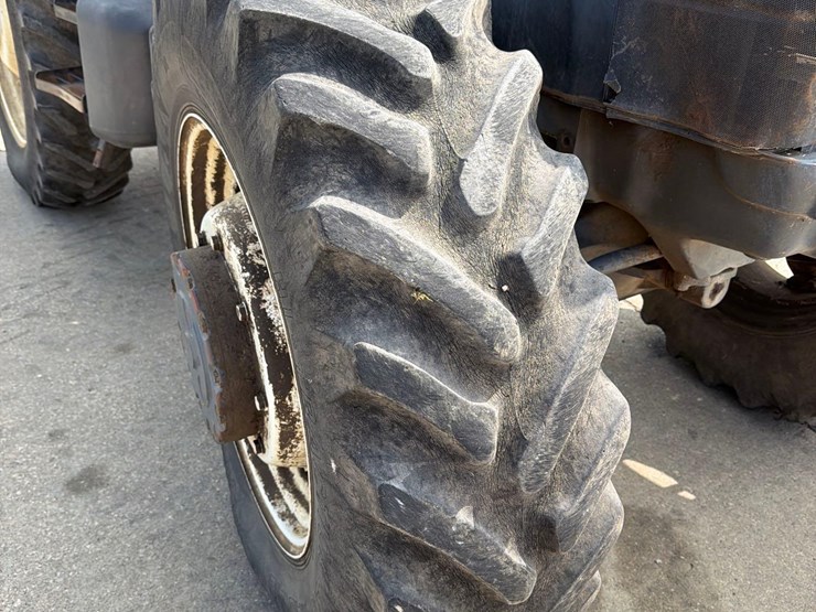 new-holland-8560-image-17