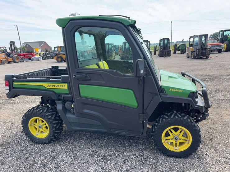 2022-john-deere-gator-image-4