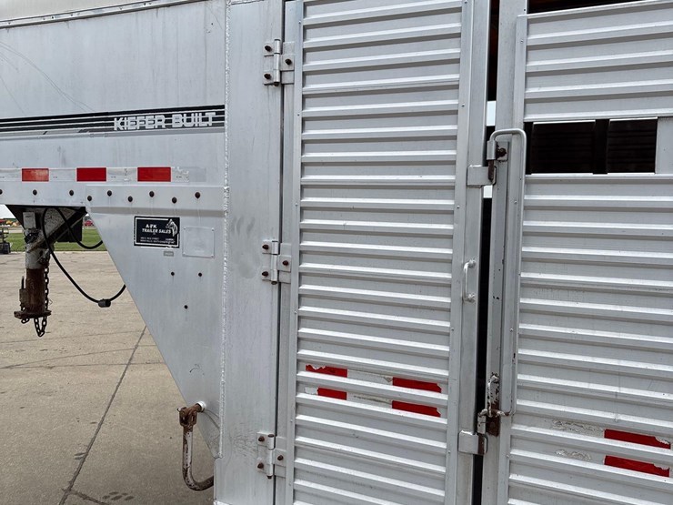 1989-kiefer-built-7ft-x-22ft-aluminum-gooseneck-livestock-trailer-image-12