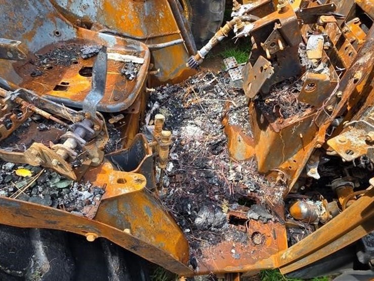 2020-john-deere-4052r-image-36