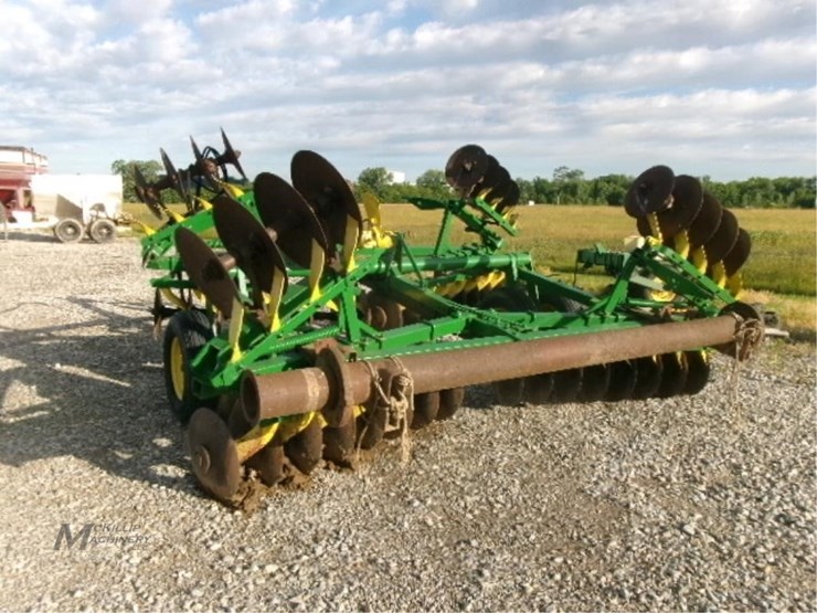 john-deere-bw-image-4