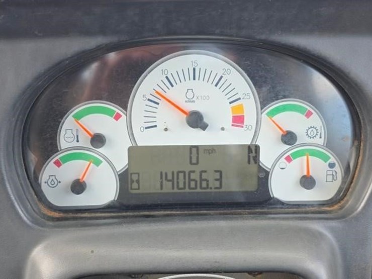 2011-caterpillar-740-image-71
