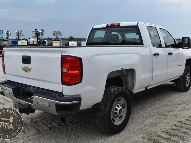 2018-chevrolet-silverado-2500hd-image-5