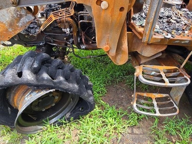 2020-john-deere-4052r-image-23