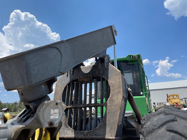 2015-deere-648l-image-24
