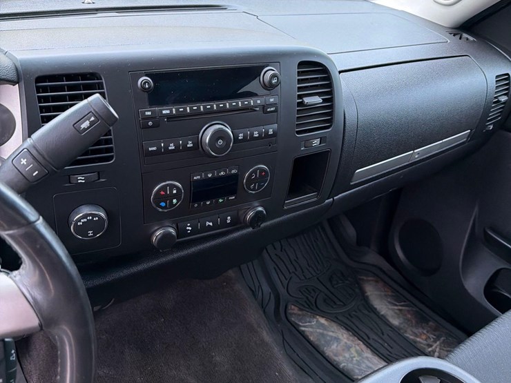 2012-gmc-sierra-1500-image-38