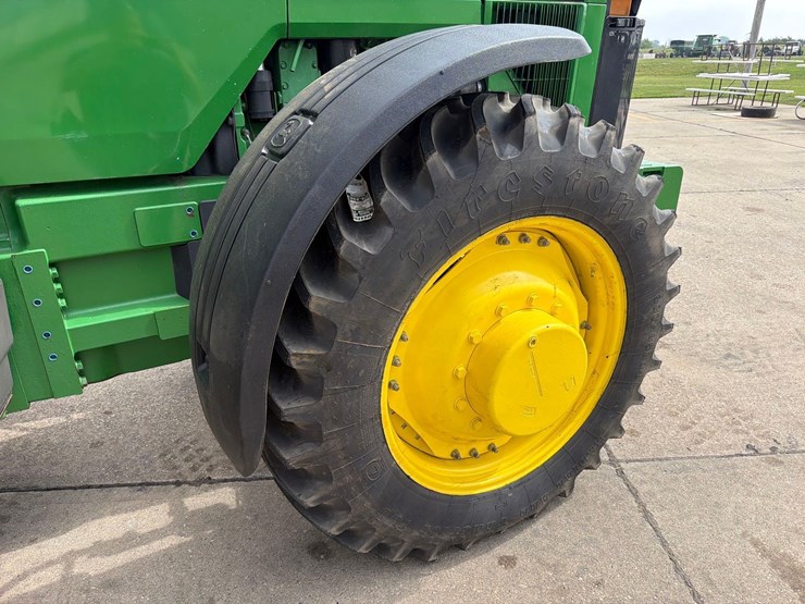 john-deere-8200-image-17