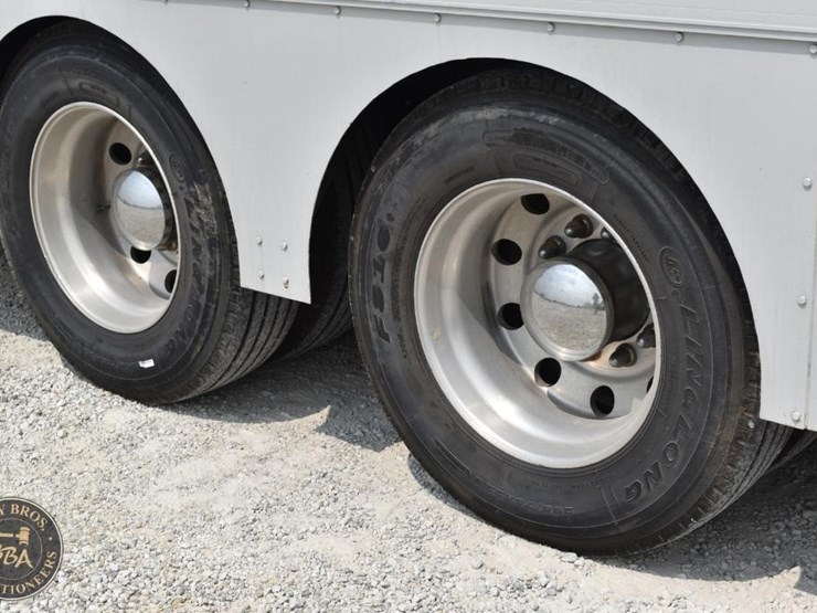 2011-freightliner-cascadia-113-image-35