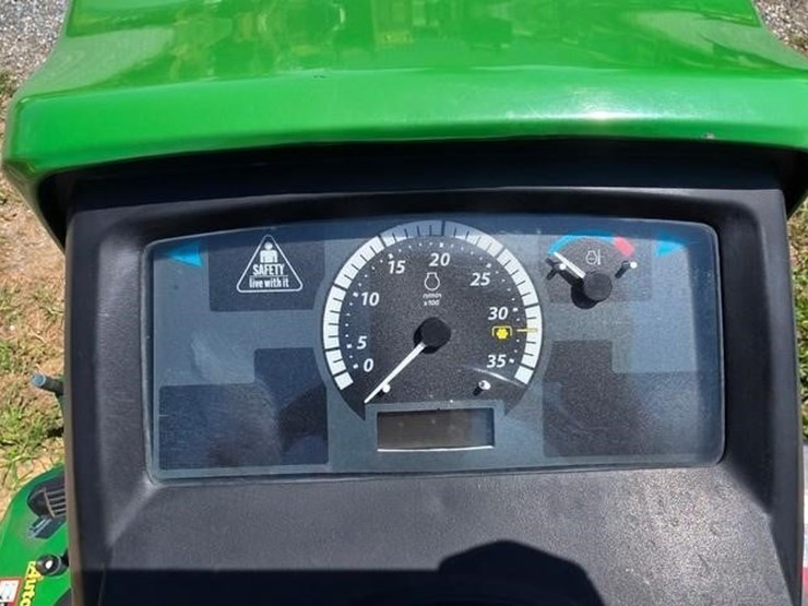 john-deere-1025r-image-37