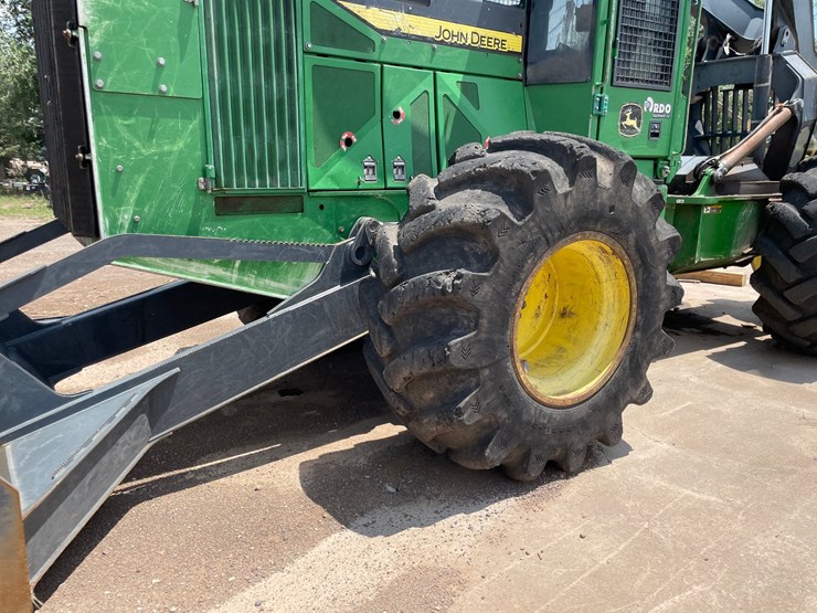 2015-deere-648l-image-6