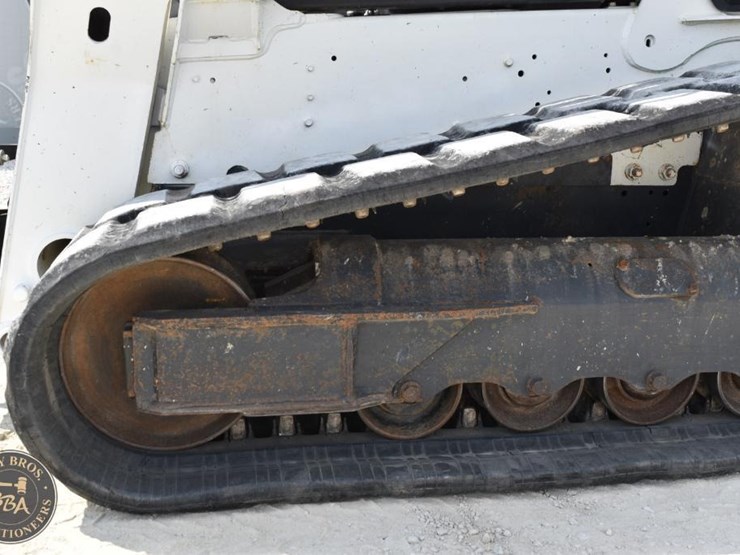 2016-bobcat-t740-image-66