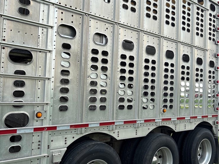 2014-wilson-livestock-trailer-image-52