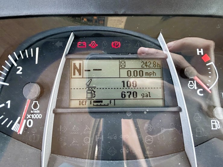 2024-kubota-m7-174-image-5