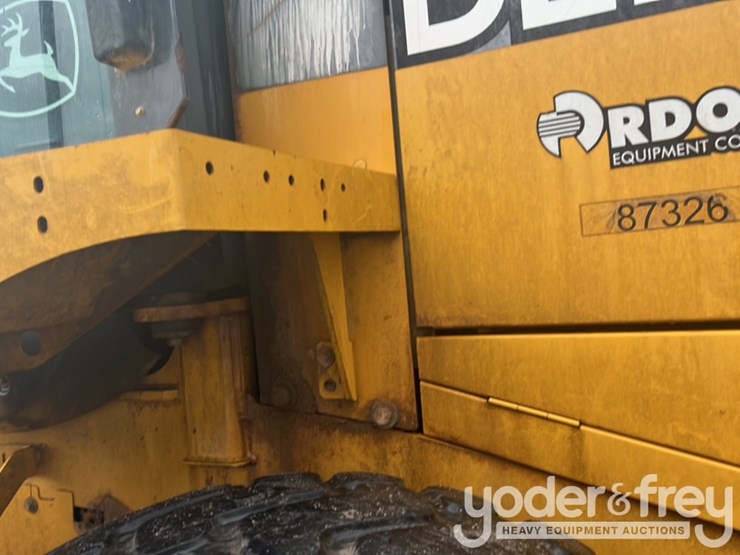 2014-deere-624k-image-55