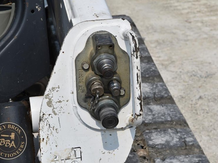2019-bobcat-t740-image-23