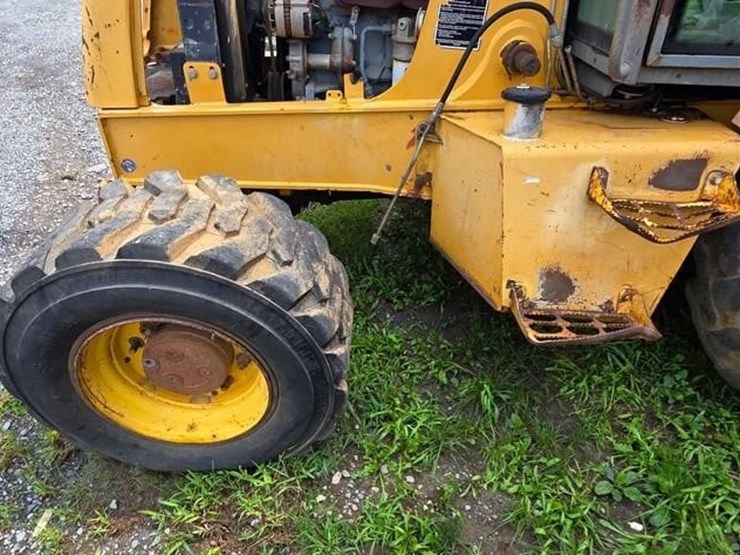 new-holland-555e-image-24