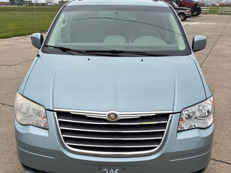 2008-chrysler-town-&-country-touring-image-13