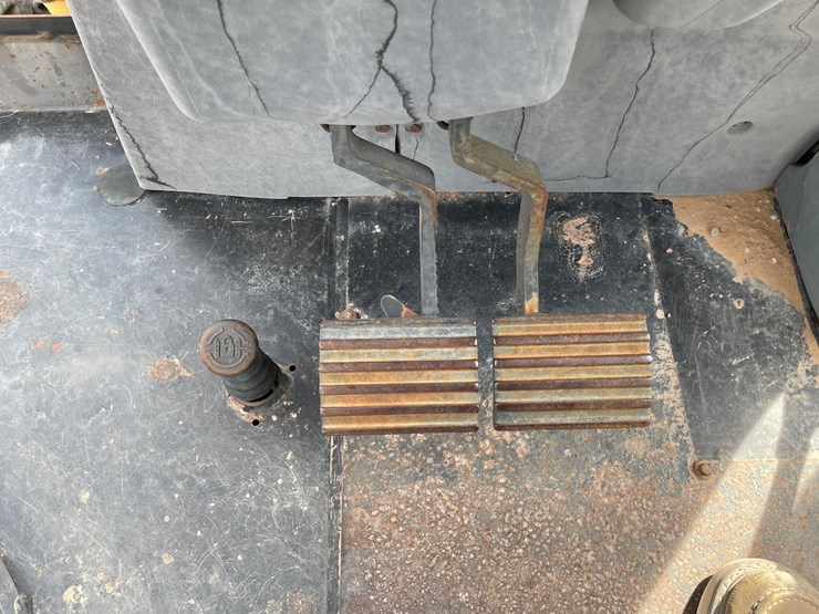 caterpillar-416d-image-44