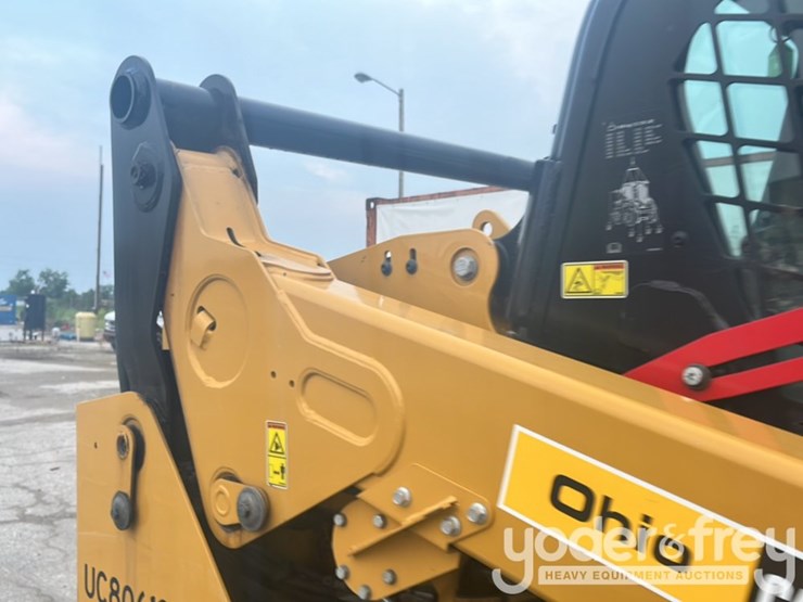 2019-caterpillar-242d-image-39