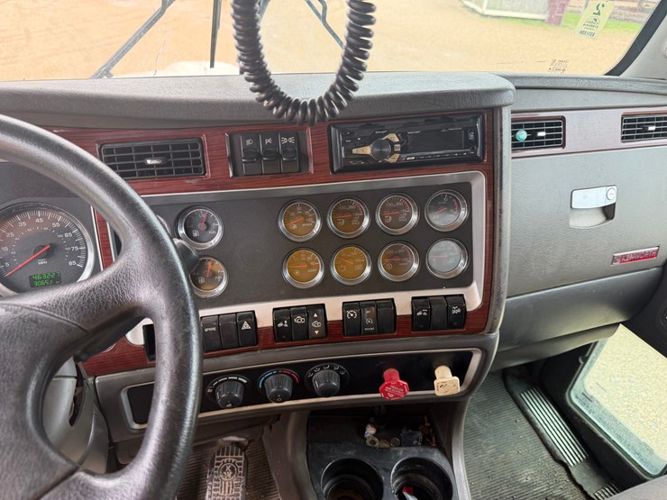 2007-kenworth-t800-image-11