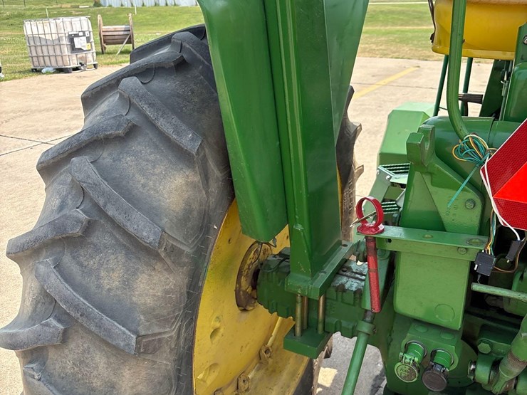 john-deere-3020-image-21