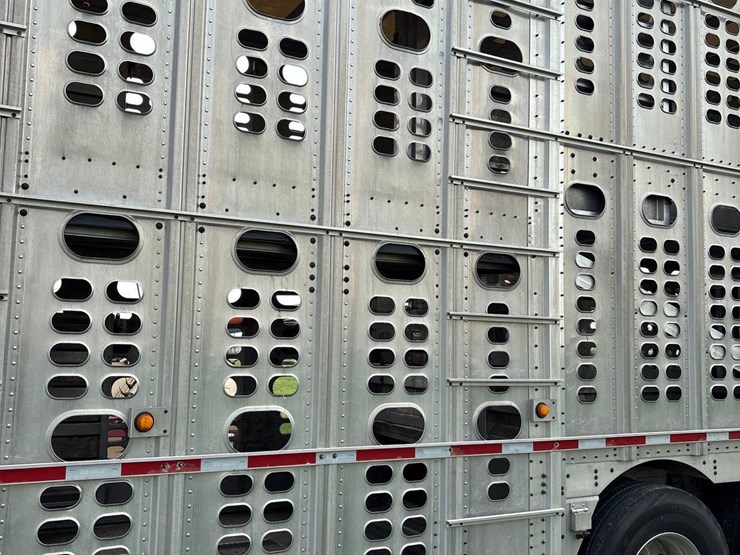 2014-wilson-livestock-trailer-image-51
