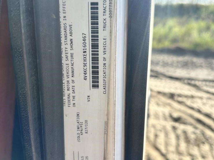 2014-volvo-vhd84ft200-image-59
