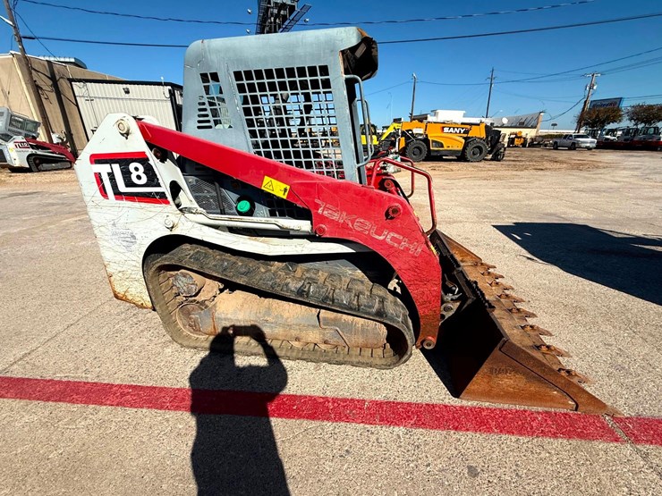 2019-takeuchi-tl8-image-11