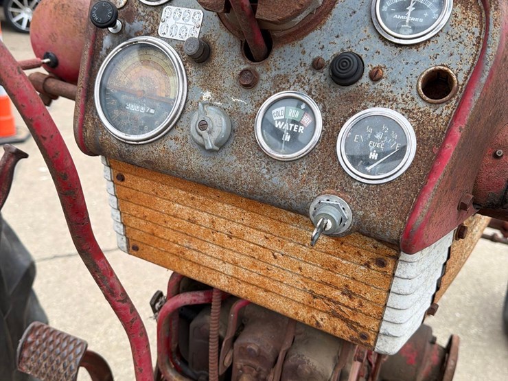 farmall-460-tractor-image-26