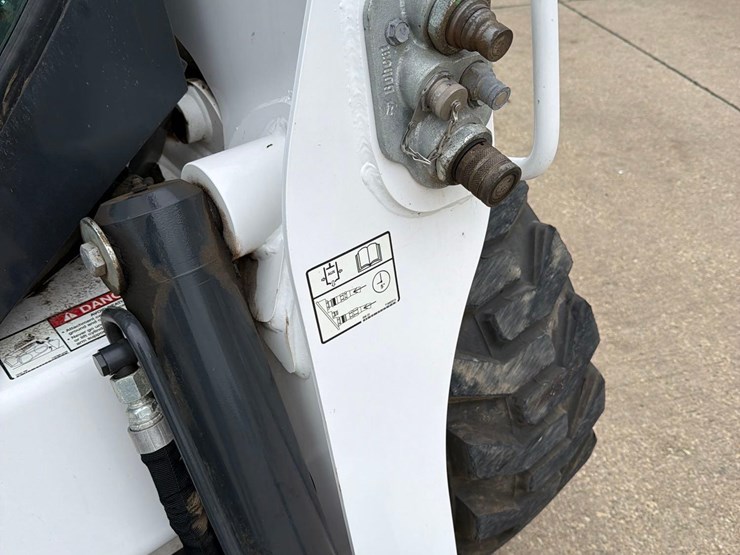2022-bobcat-s770-image-19