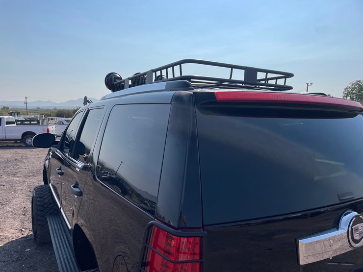 2009-cadillac-escalade-image-18