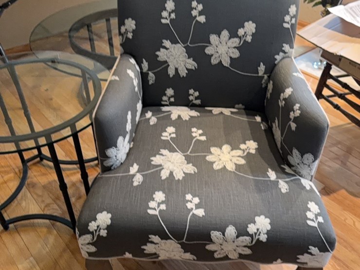 wing-back-chair,-new-condition-image-6