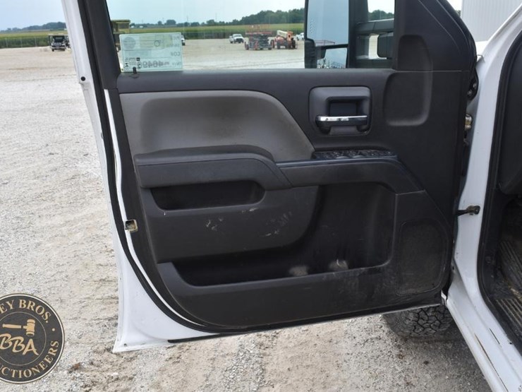 2018-chevrolet-silverado-2500hd-image-13