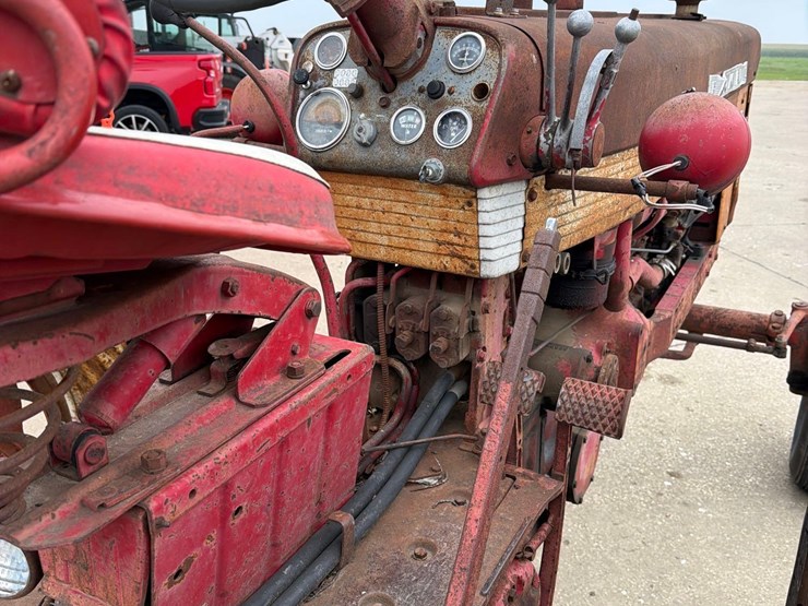 farmall-460-tractor-image-24