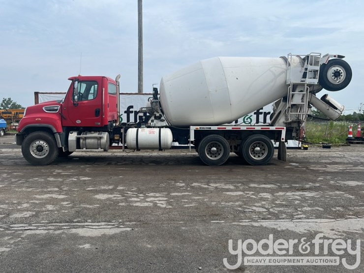 2018-freightliner-114sd-image-3