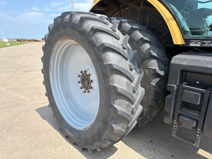 2011-challenger-mt675c-image-18