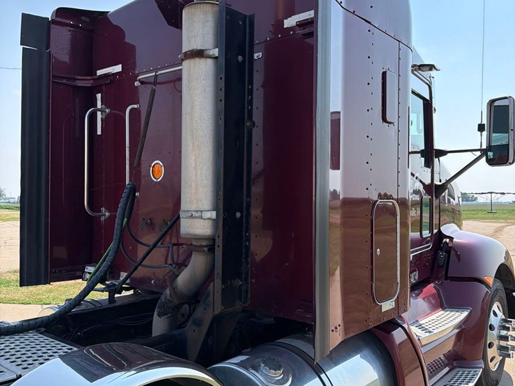 2010-kenworth-t660-image-28