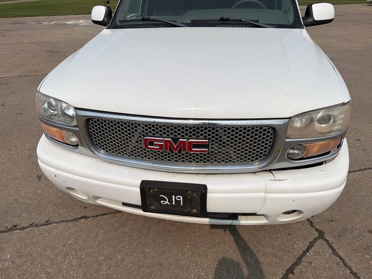 2005-gmc-yukon-denali-image-15